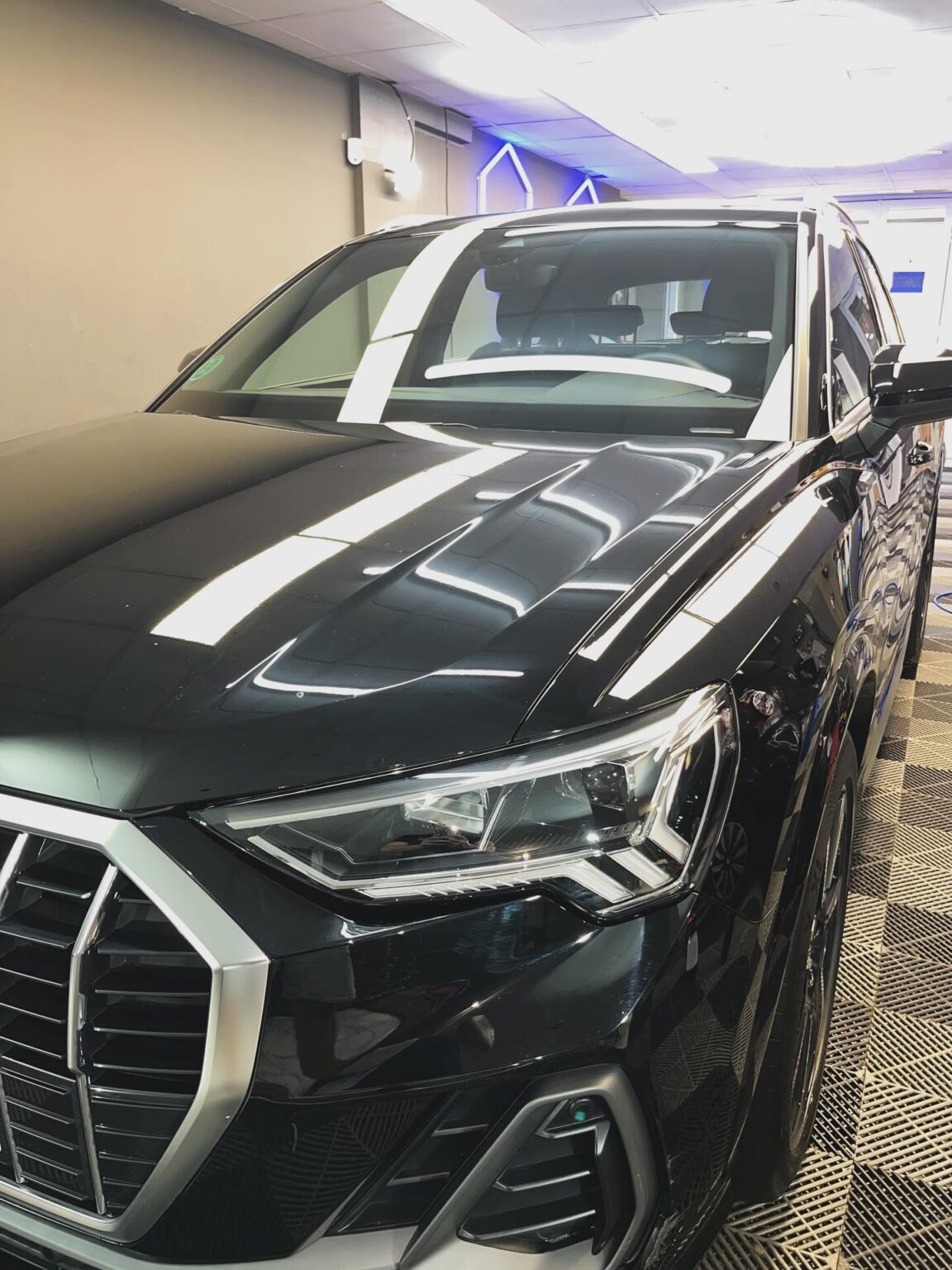 Corrección de pintura para eliminar marcas y arañazos en coches premium